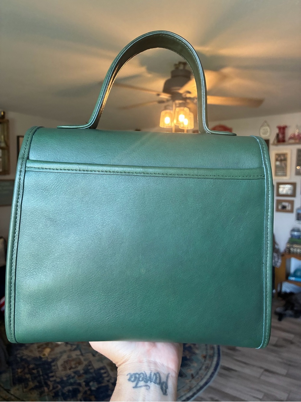 Vintage Coach Manor - Picture 2 of 13